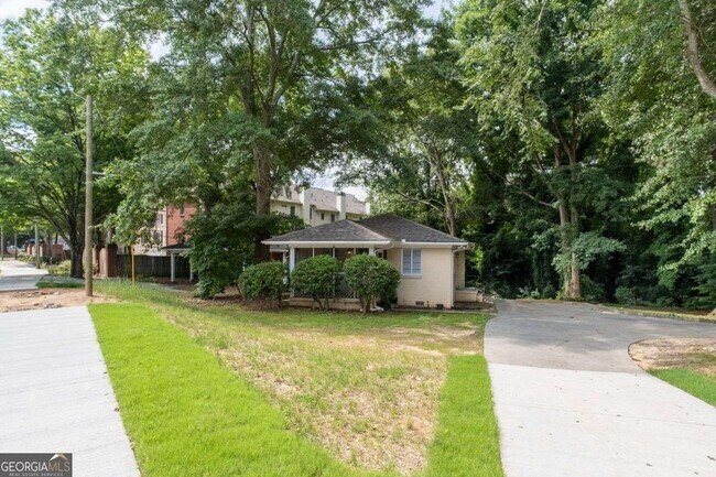 Building Photo - 1401 Briarwood Rd NE