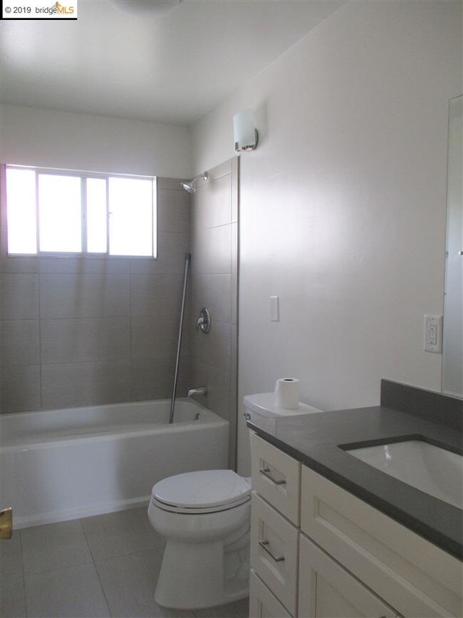 Foto del edificio - 2410 Stuart St