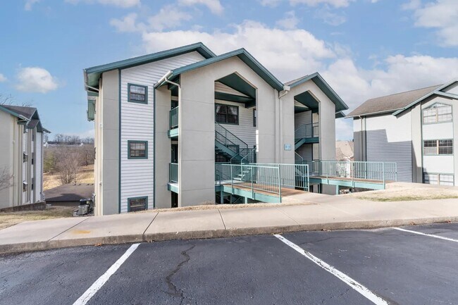 Building Photo - 2700 Green Mountain Dr