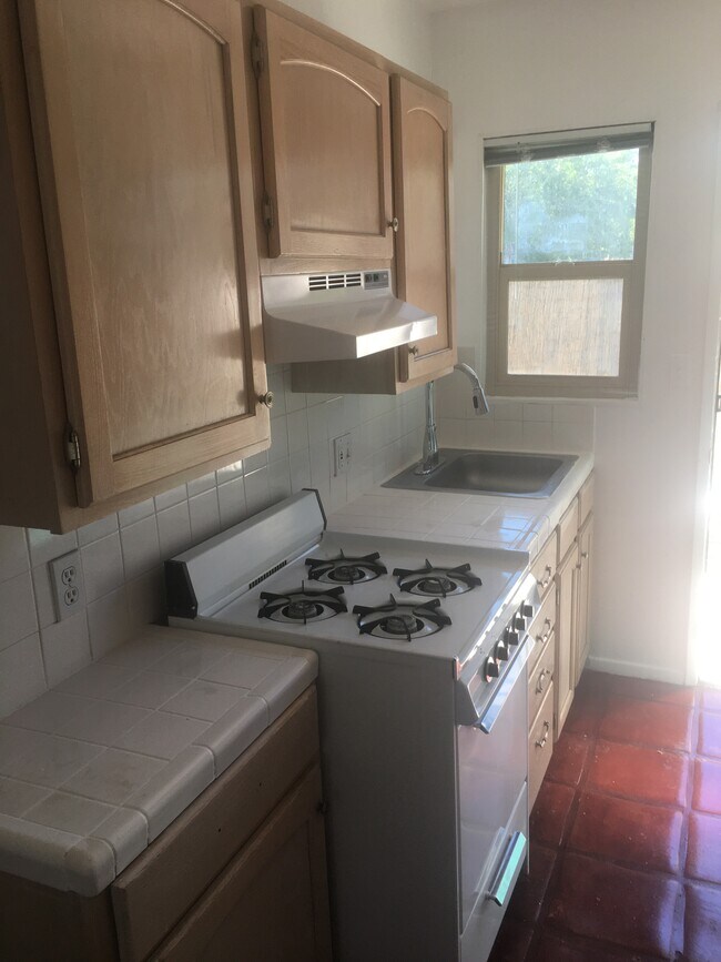 Building Photo - 579 S Highland Dr