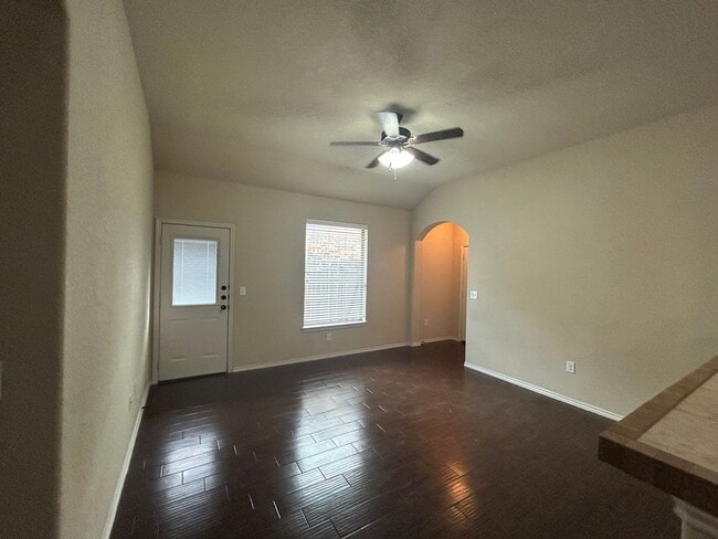 Foto del edificio - 3/2/2  in Creekside Crossing / Fenced in Yard / Wings to Hide Trash Cans / Interior Washer & Drye...