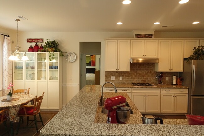 Breakfast nook - 6013 Albiza Dr