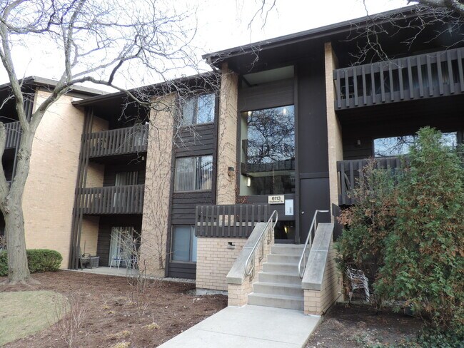 Foto del edificio - 6113 Knoll Wood Ct