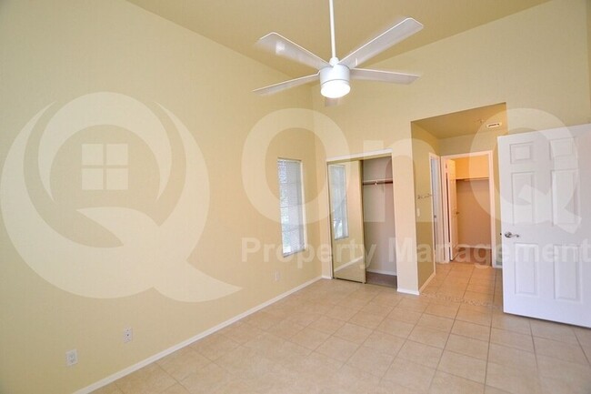 Foto del edificio - 1633 E Lakeside Dr