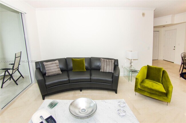 Foto del edificio - 17150 N Bay Rd