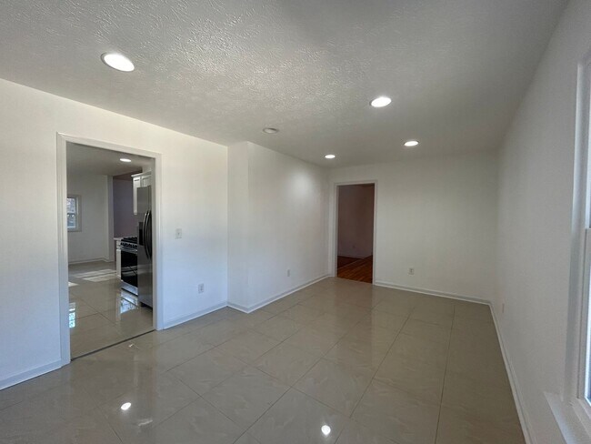 Building Photo - 165 Downing Court: Ranch Home with 3 BR/ 2...