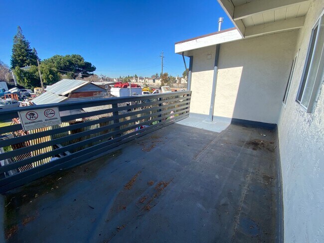 Building Photo - Advent - Bright & Spacious One Bedroom Apa...