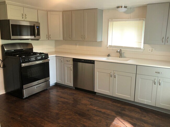 Foto del edificio - 2BR Renovated House