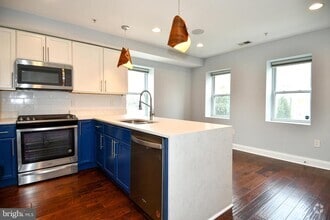 Building Photo - 1823 D St NE