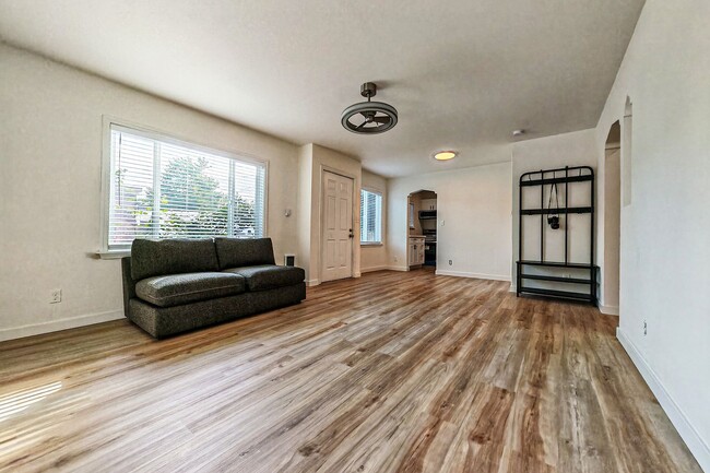 Building Photo - 1007 N 1st St