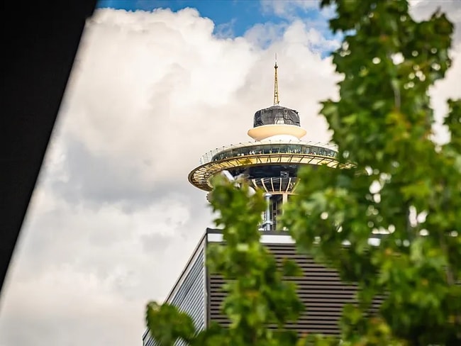 Foto del edificio - 323 Queen Anne Ave N