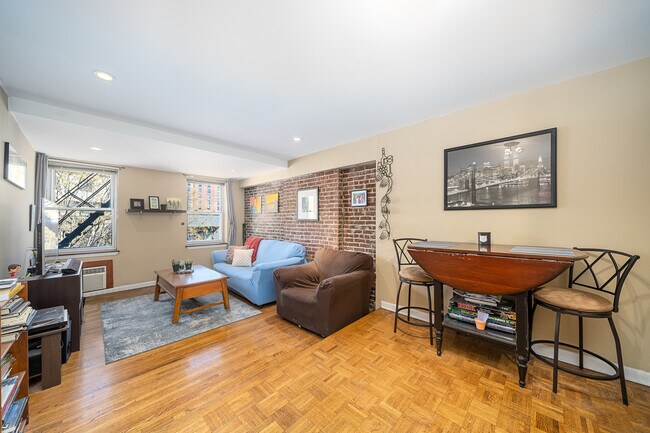Foto del edificio - 1315 Washington St