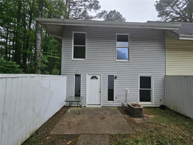 Foto del edificio - 4413 Idlewood Ln