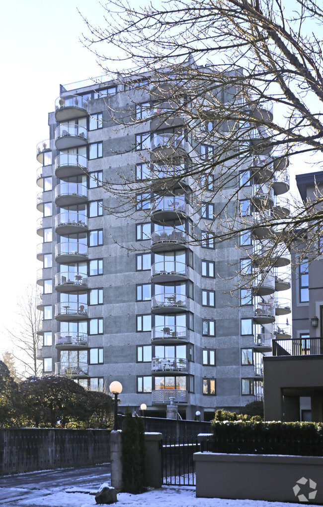 Building Photo - Canaland Apartments