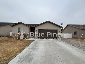 Building Photo - 5181 Ryanne Way
