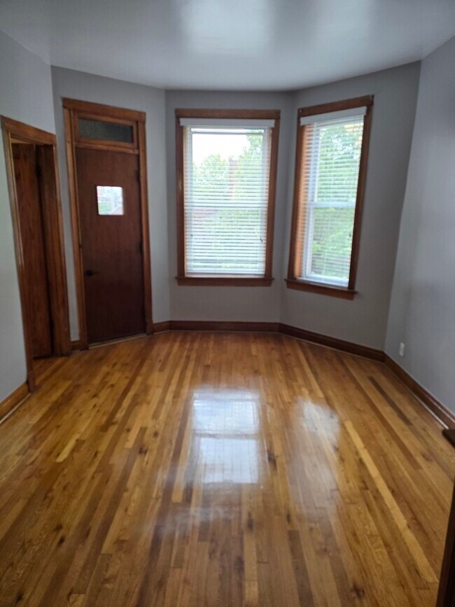 Foto del edificio - 919 N Leavitt St