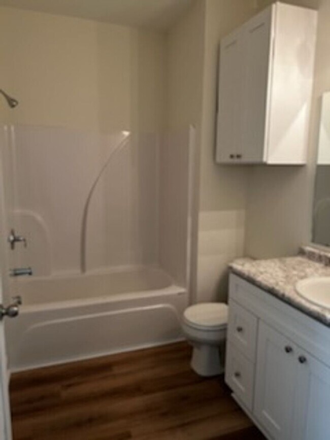 Foto del edificio - Brand New 3 Bedroom, 2 Bathroom Duplex in ...