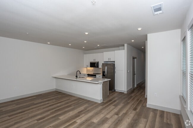 2BR, 2.5BA - 1,532SF - Kitchen - Everbloom