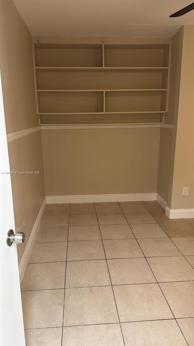 Foto del edificio - 835 SW 8th St