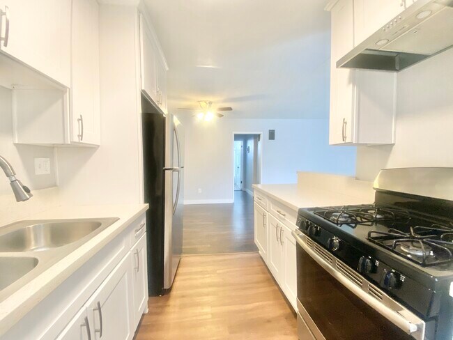 Building Photo - 5722 La Mirada Ave