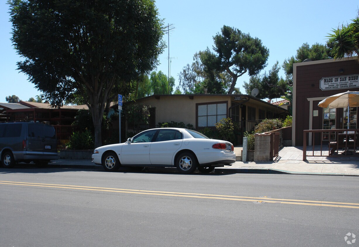 Foto del edificio - 2631 Congress St