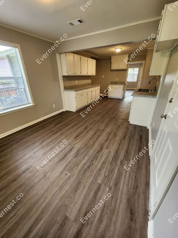 Building Photo - 3963 Skyline Dr