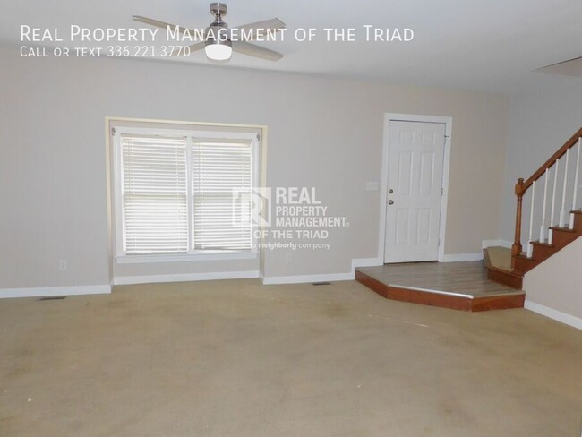 Foto del edificio - *Move in Special* HUGE 3 Bedroom, 2.5+ Bat...