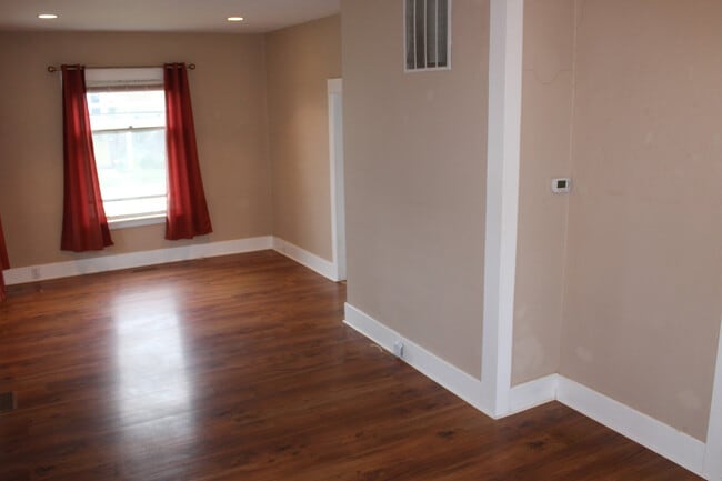 Building Photo - 614 Hull Ave