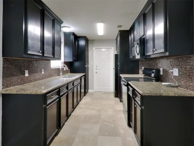 Foto del edificio - 2047 Lexington Woods Dr