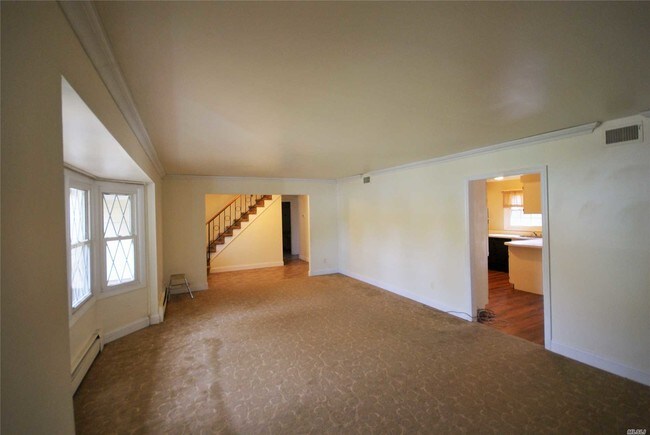 Building Photo - 14 Millbrook Dr