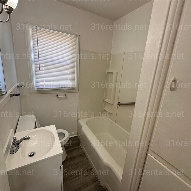 Foto del edificio - $525 - 1 bed 1 bath - Duplex *COMING SOON*