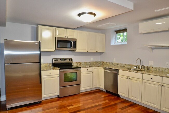 Building Photo - 25 Millmont St