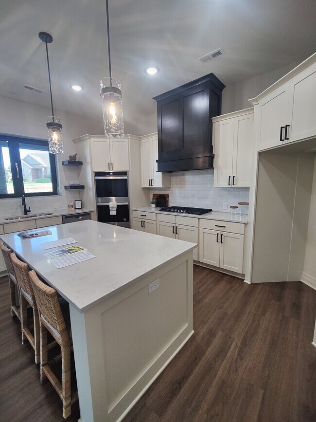 Building Photo - 4670 W Emerald Bay Ct