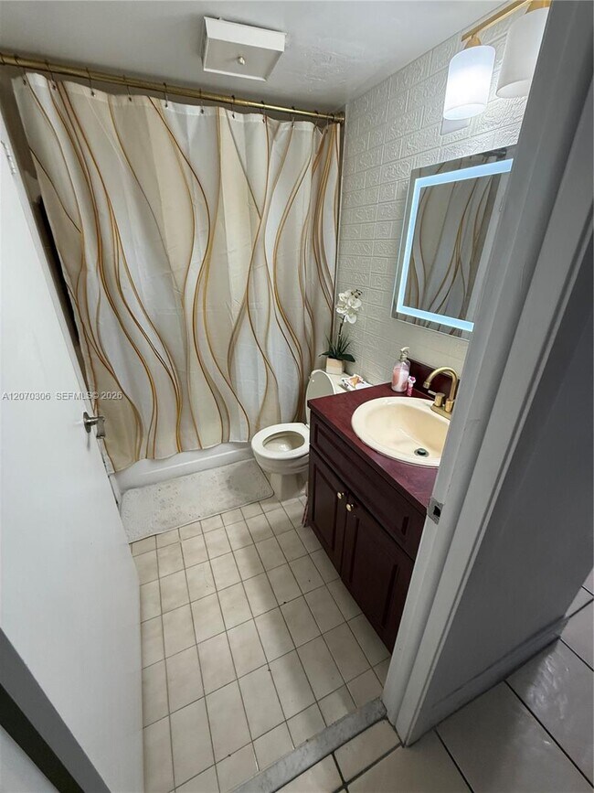 Foto del edificio - 11800 SW 18th St