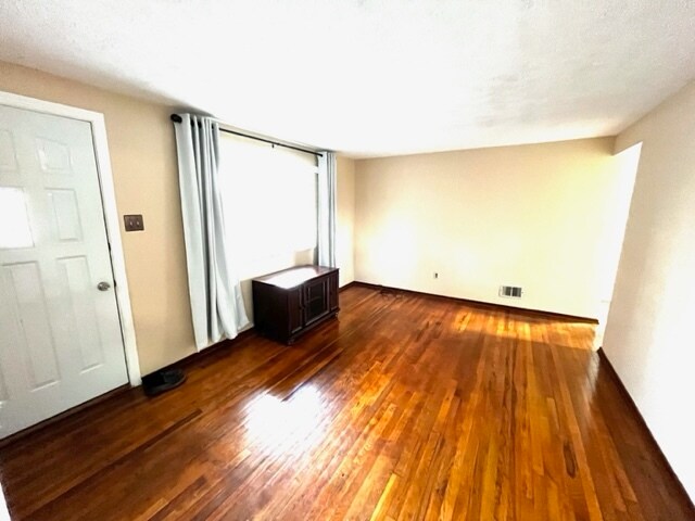 Foto del edificio - 307 Olympic Rd