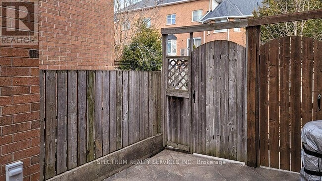 Building Photo - 12 Thornbush Ct