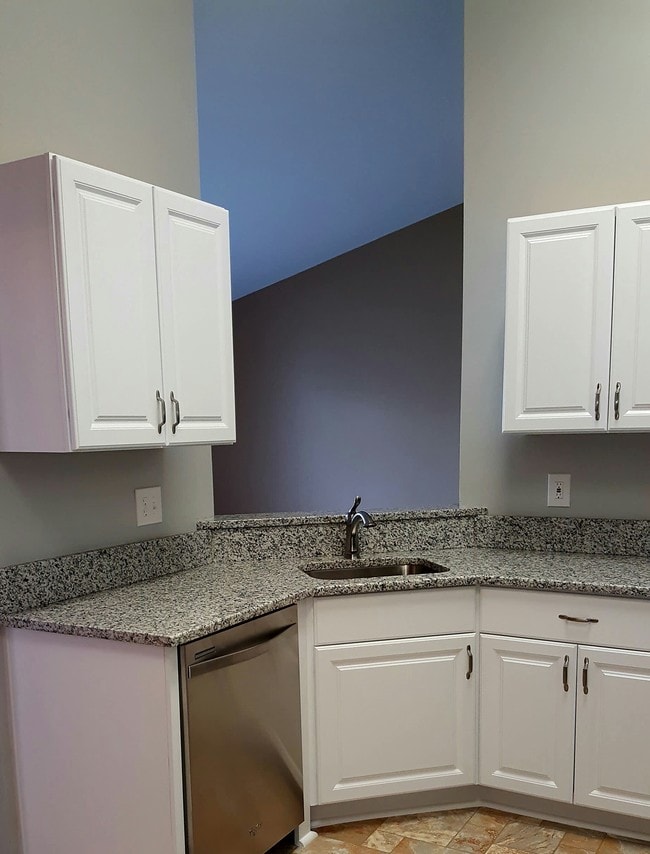 granite countertops - 310 Blue Water Ct