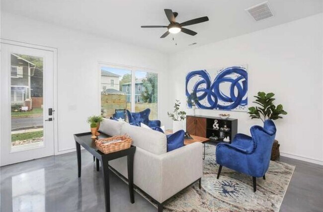 Foto del edificio - 2108 Roslyn Ave