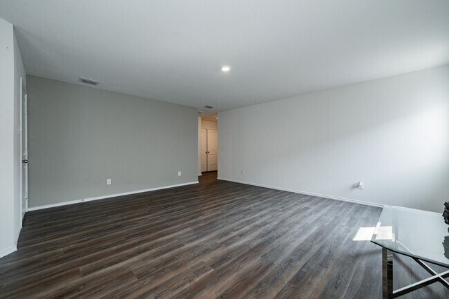 Foto del edificio - 1822 Barrie Wy