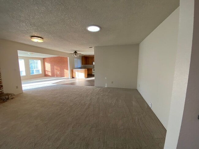 Building Photo - Move in Special see AD