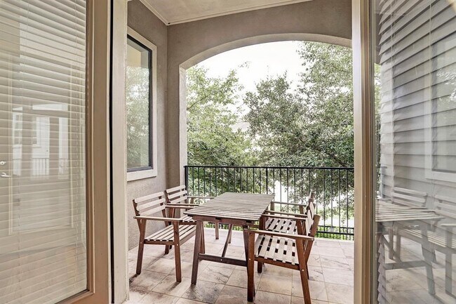 Foto del edificio - 1203 Detering St