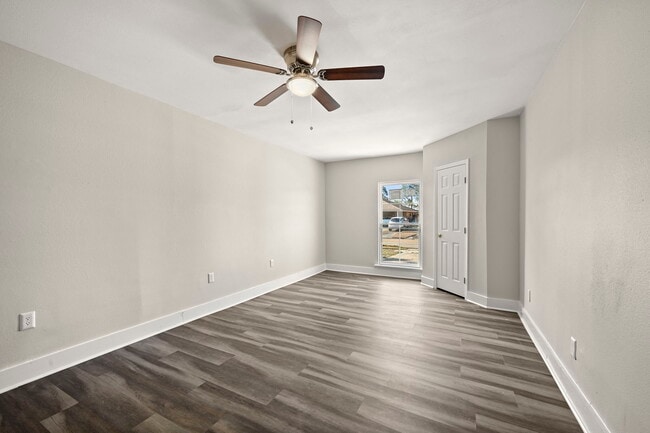 Building Photo - 9219 Baronne Dr