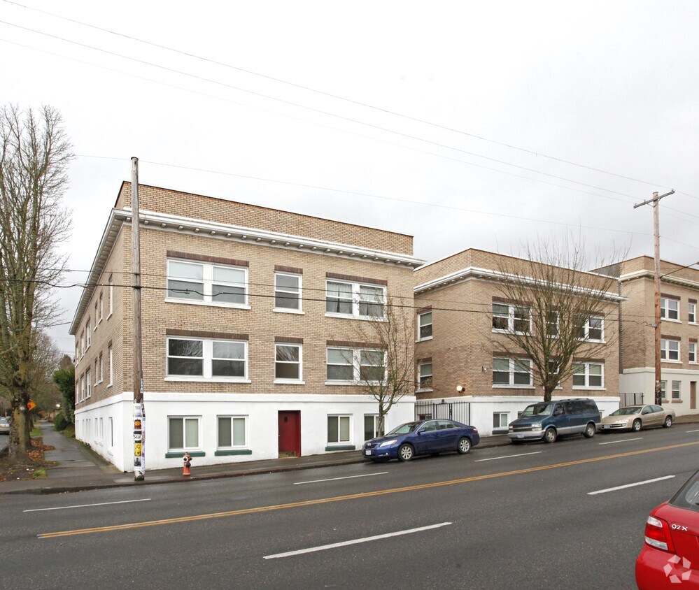 Primary Photo - Gainsboro Apartments