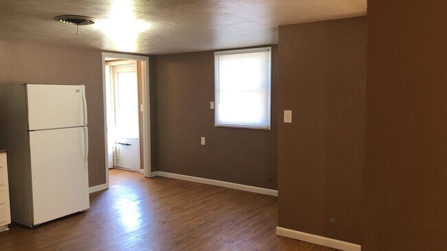 Foto del edificio - PRICE REDUCTION - AVAILABLE NOW!