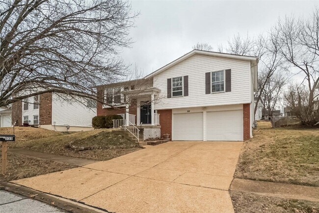Building Photo - 335 Parma Dr
