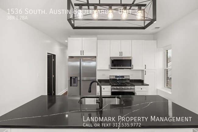 Building Photo - 1536 S Austin Blvd