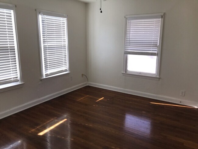 Building Photo - 2814 S Alameda St