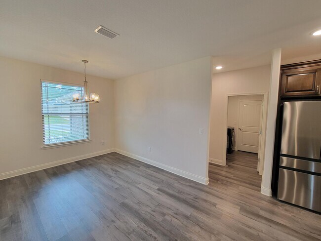 Foto del edificio - 5221 Gaineswood Dr