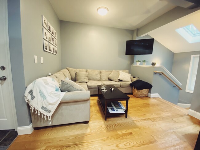 Foto del edificio - 465 E 3rd St