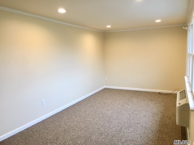 Building Photo - 464 N Country Rd